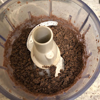 Mixage grossièrement du chocolat noir