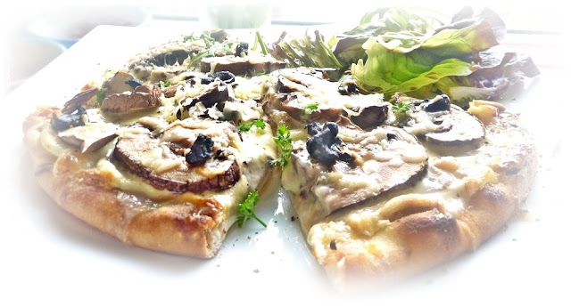 aubergine topped pizza
