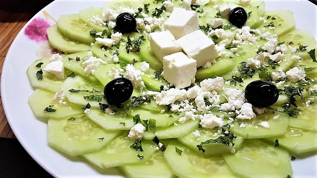 Ensalada de pepino y queso feta