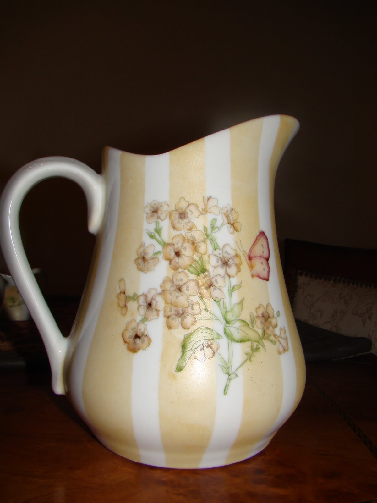 VERÒNICA SALAZÀN - PINTURA DECORATIVA Y REPUJADO EN ESTAÑO: SET DE