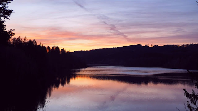 Twilight Lake and iPhone desktop wallpaper