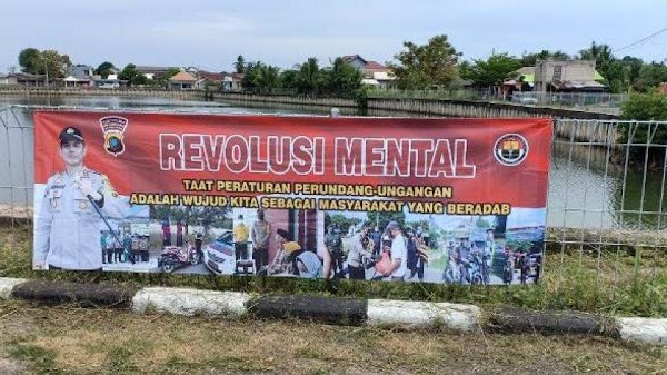 Jangan hanya Baliho Revolusi Akhlak, FPI Minta Aparat juga Copot Baliho Revolusi Mental