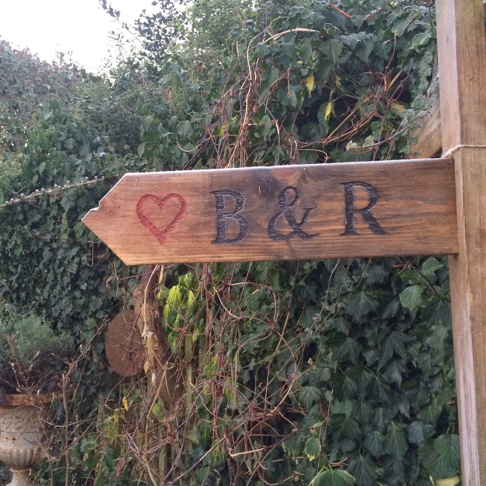 Wedding - DIY Sign Post - Roses and Rolltops