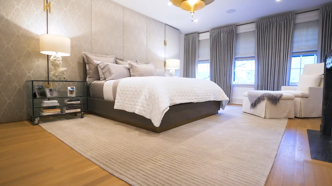 19 Photos vs. 23 E Scott St, Chicago Interior Design Luxury Home Tour