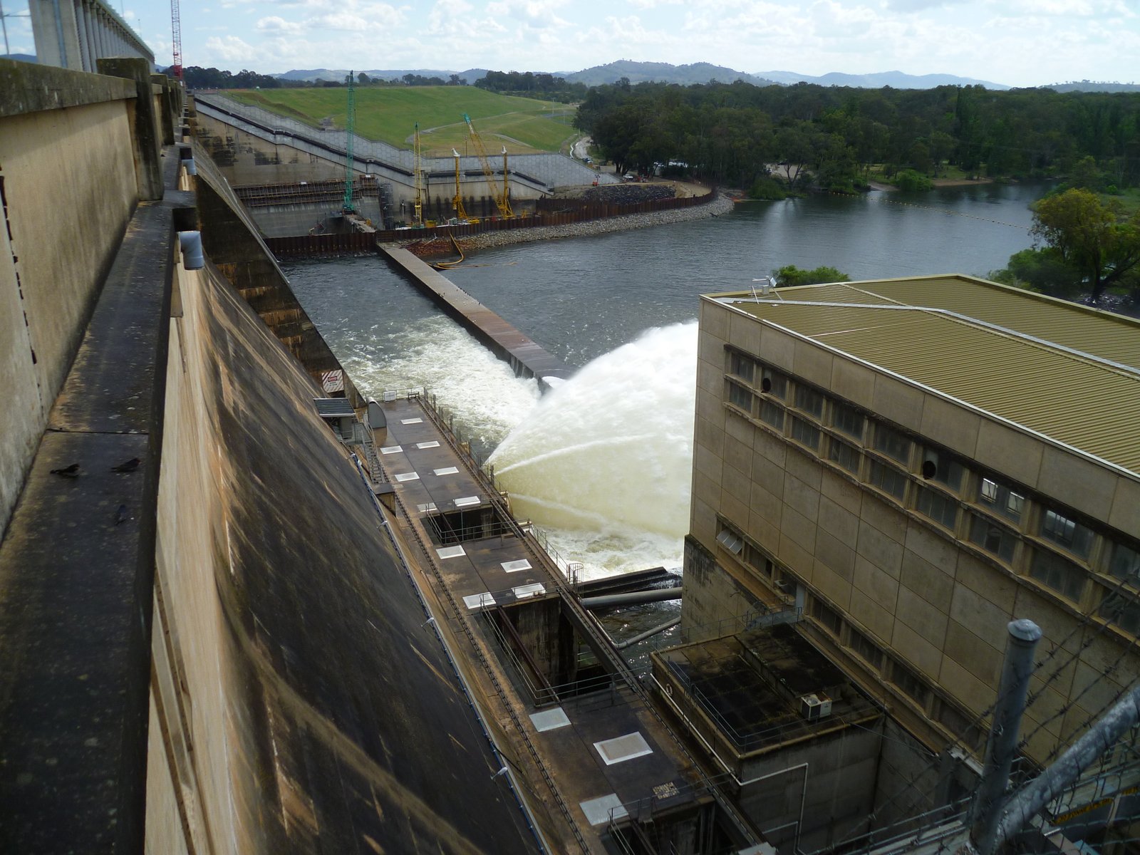 Witchwae on the Move Lake Hume & Dam