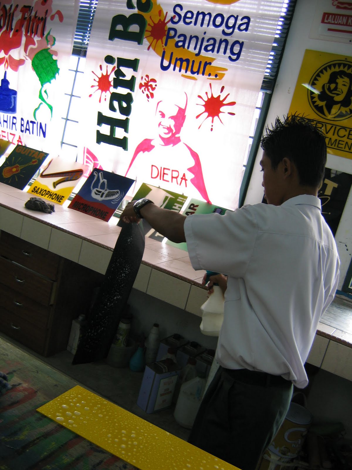 Seni Reka Tanda SMKSI: Vinil