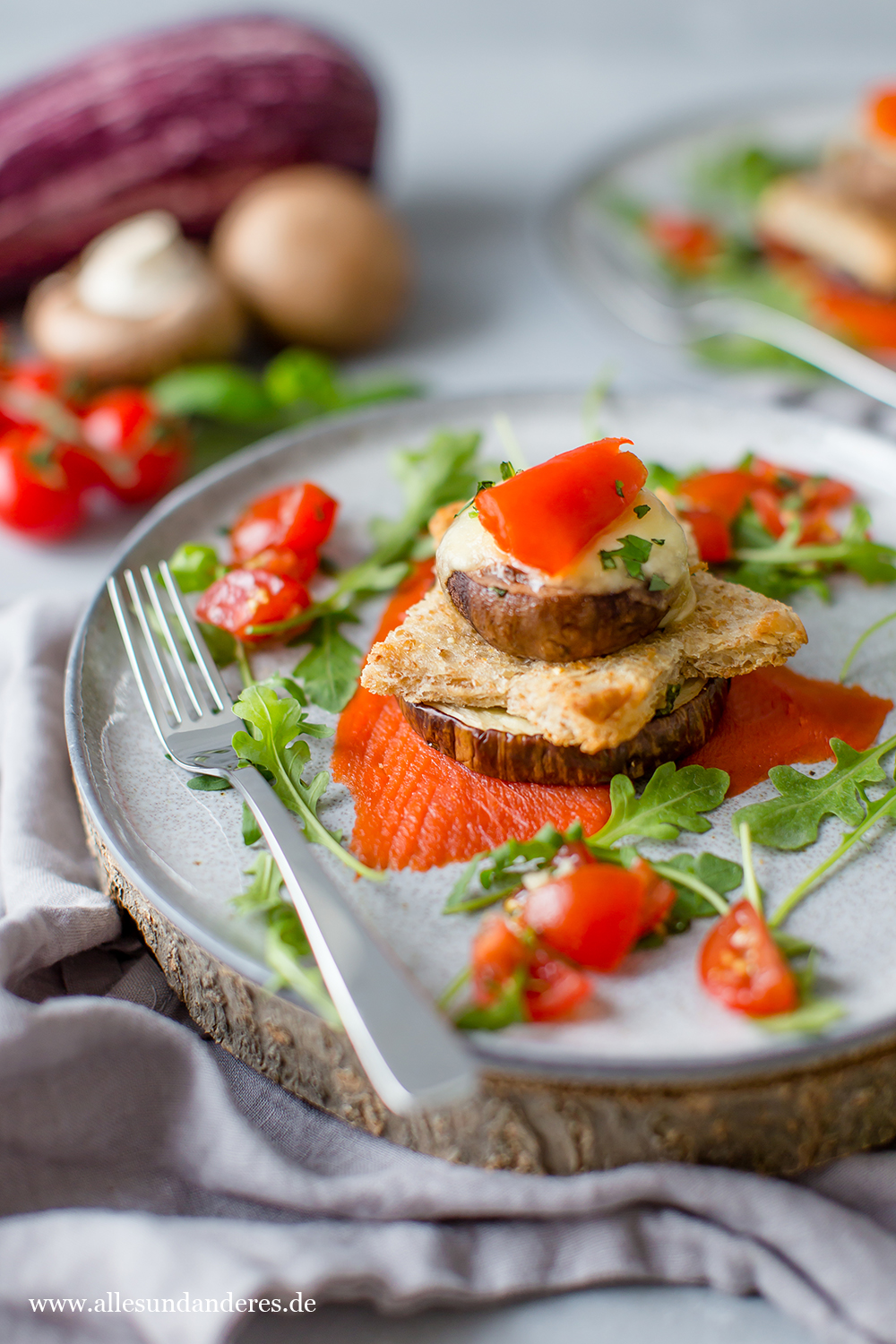 Weihnachtliche Vorspeise: Caprese-Türmchen mit Lachs | Alles und Anderes