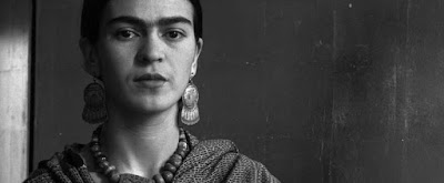 Frida Kahlo: 12 αποφθέγματα που θα σας εμπνεύσουν να μετατρέψετε τον πόνο σε ομορφιά