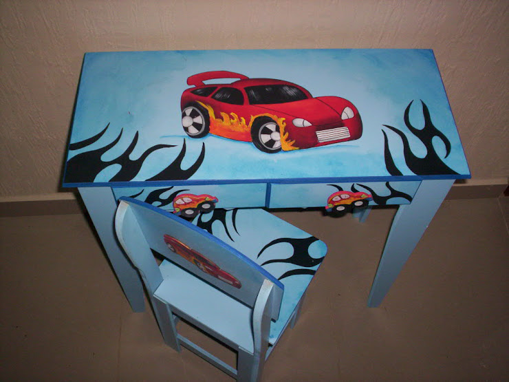 mesa para estudo Hot Wheels R$ 180,00