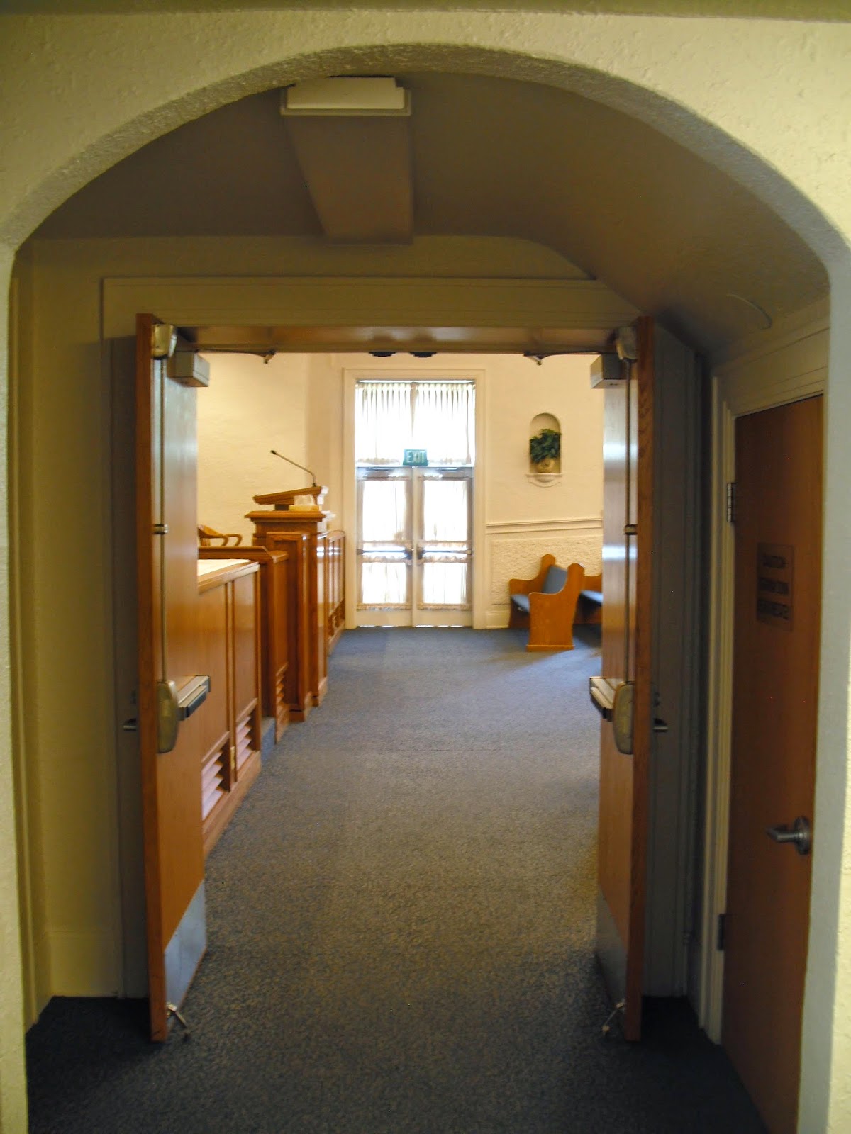 Historic LDS Architecture: Manavu Ward: Chapel Entrance