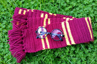 http://redhairedamazona.blogspot.com.au/2015/08/a-crochet-gryffindor-scarf-for-book-week.html