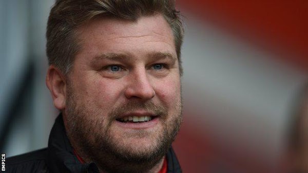 Oficial: El Oxford United ficha al técnico Karl Robinson hasta 2020