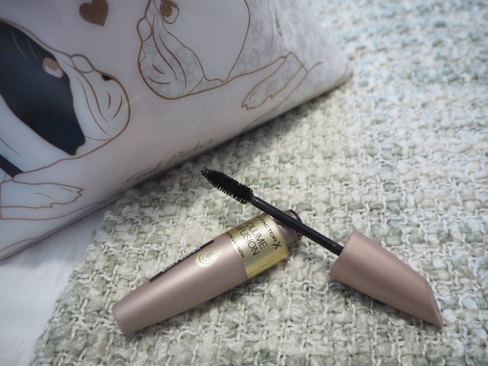 MAX FACTOR VOLUME MASCARA | Exclusively Grace