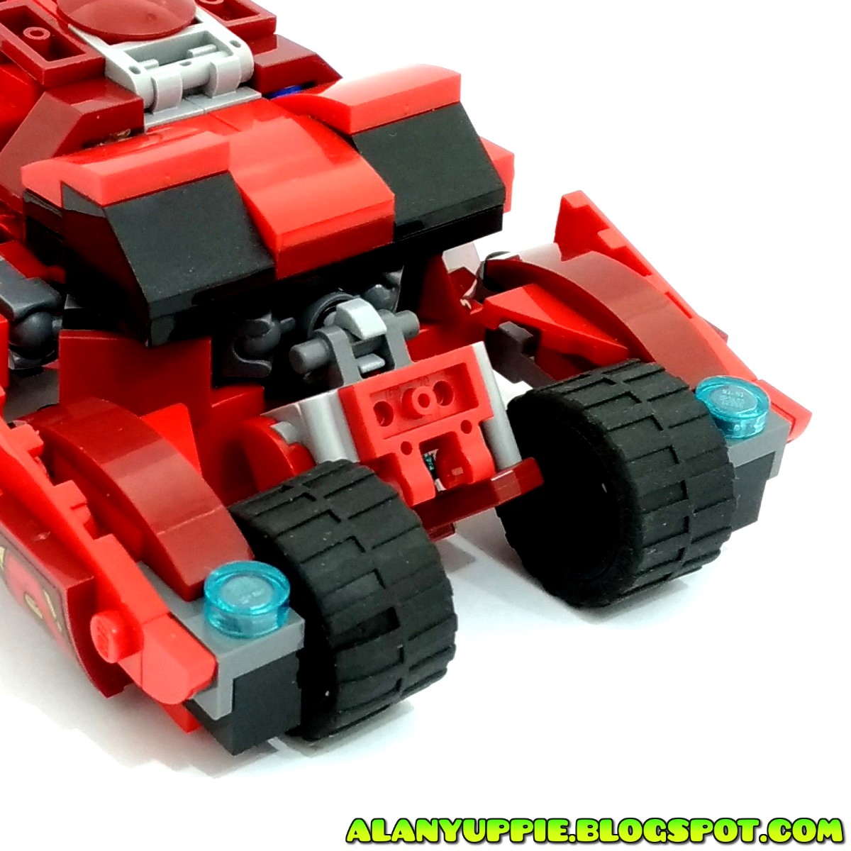 Alanyuppie's LEGO Transformers: Batman Tumbler Transformer, alternate  design from LEGO set 31100 and 76140