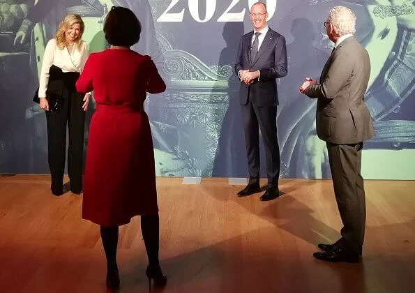 King Willem I Prize in the Beurs van Berlage. Queen Maxima wore Natan jumsuit and diamond earrings, ginvito rossi suede pumps