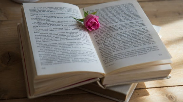 Sajak: Pengertian, Macam dan Contohnya