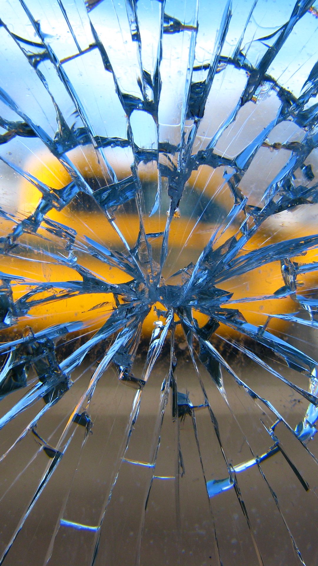 Стеклянные трещины. Разбитое стекло. Треснутое стекло. Картина разбитого стекла. Сломанный экран.