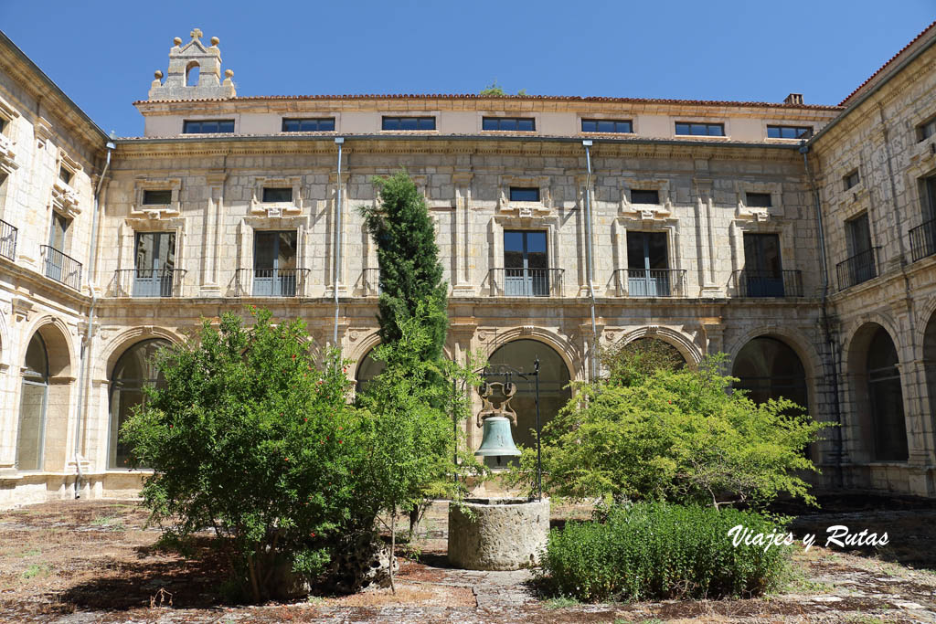 Claustro del Monasterio de la Santa Espina