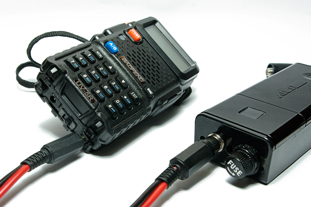 заряжается рация. Baofeng uv-5r usb. заряжается рация. кенвуд tk 3107. заряжается рация.