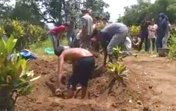 Kuburan di Padang Pariaman Dibongkar Pihak Keluarga