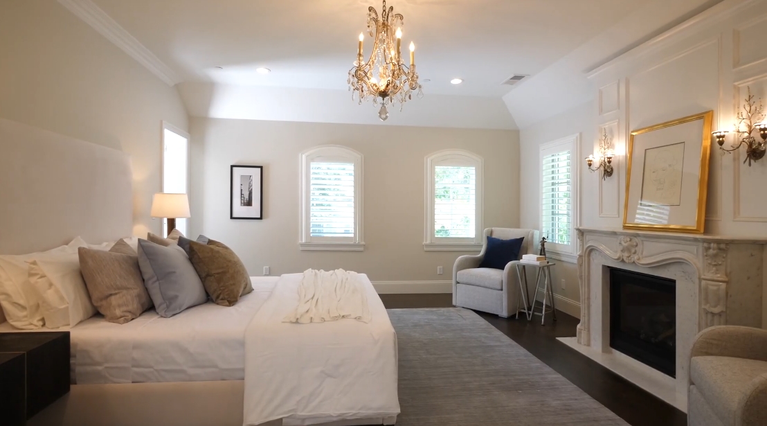 Tour 1501 Bryant St, Palo Alto, CA vs. 37 Interior Design Photos