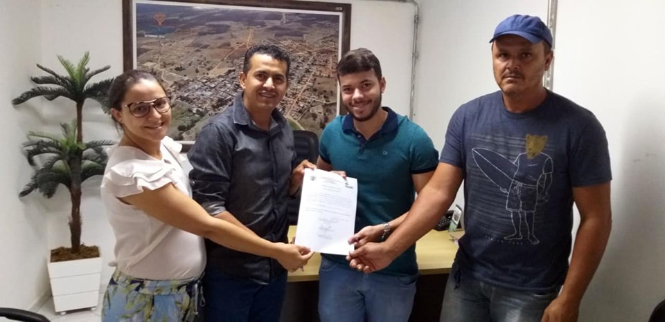 GUAJERU: PREFEITO GIL ROCHA ASSINA ORDEM DE SERVIÇO PARA CONSTRUÇÃO DA ACADEMIA DE SAÚDE NO MUNICÍPIO GUAJERU: PREFEITO GIL ROCHA ASSINA ORDEM DE SERVIÇO PARA CONSTRUÇÃO DA ACADEMIA DE SAÚDE NO MUNICÍPIO