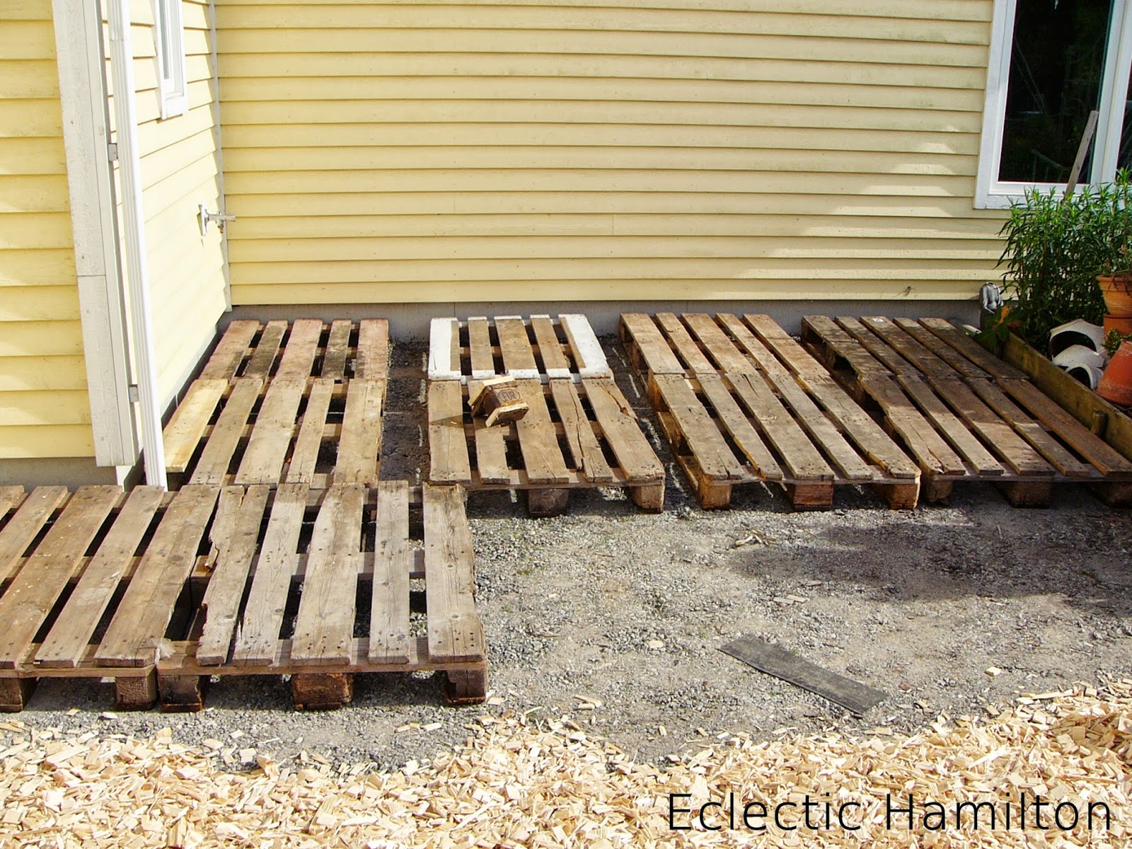 DIY Terrasse aus Euro-Paletten | ECLECTIC HAMILTON