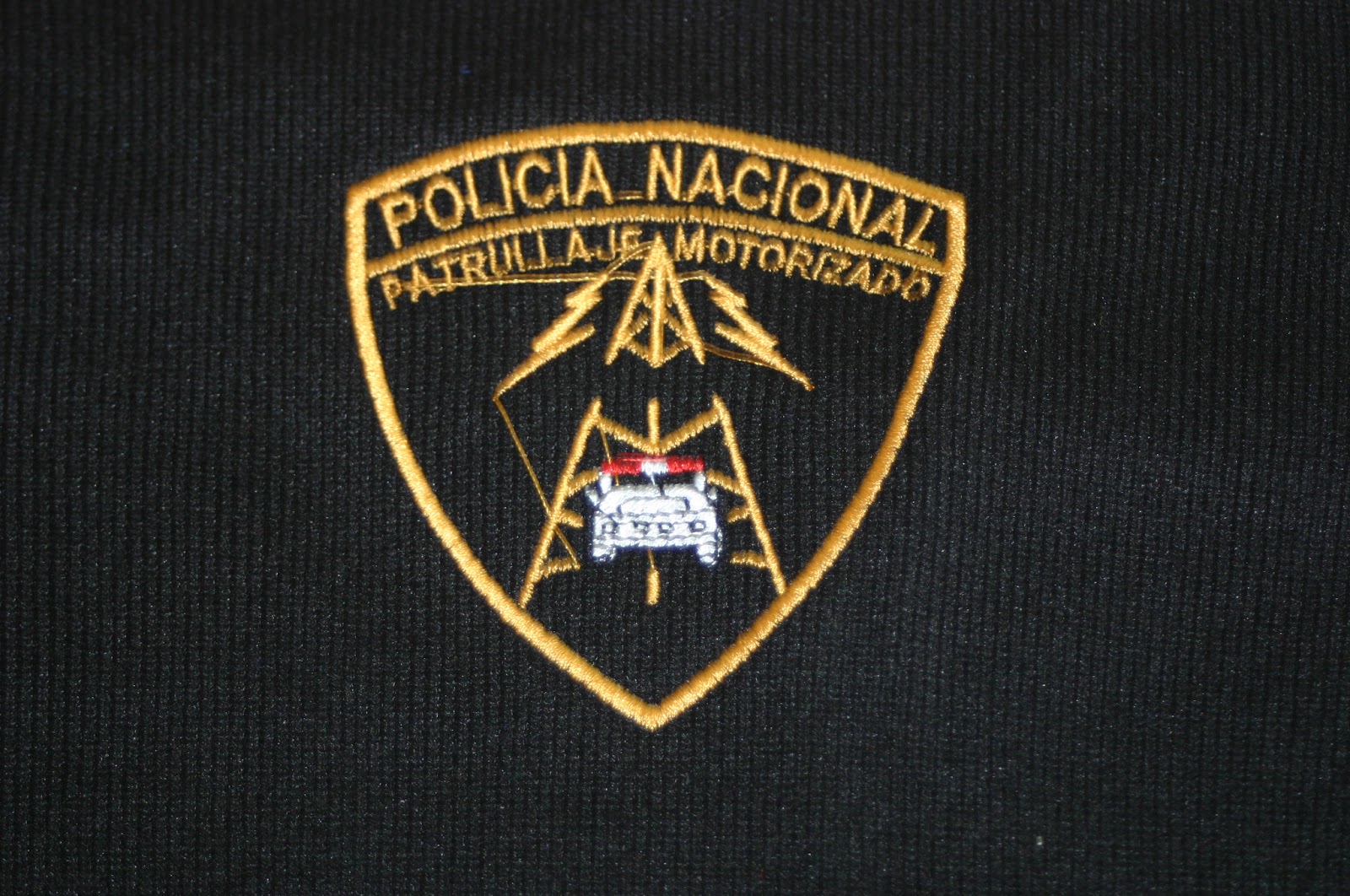 Confecciones textiles de calidad en Perú: Chompa para instituciones y ...
