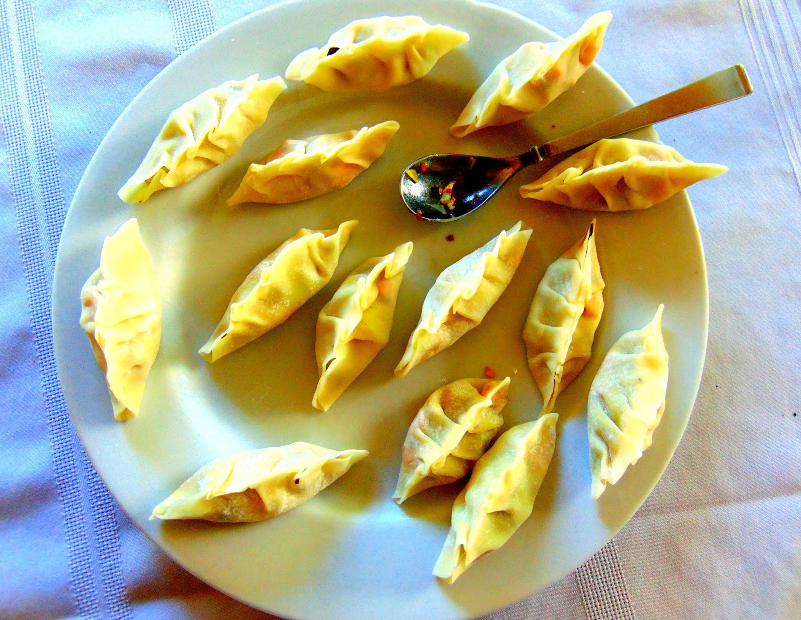 Soupe asiatique avec dumplings