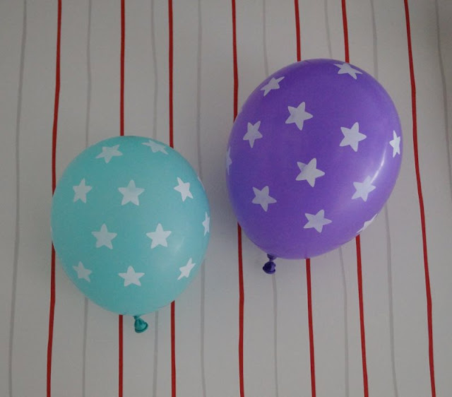 In der zweiten Ausgabe meiner Serie "Eine einfache Idee" zeige ich Euch, wie Ihr einen Luftballon dazu bringt, wie von Geisterhand an der Wand zu "kleben". Ein toller Trick - ideal für den Kindergeburtstag oder als witzige Beschäftigung für Eure Kinder an einem Regentag!