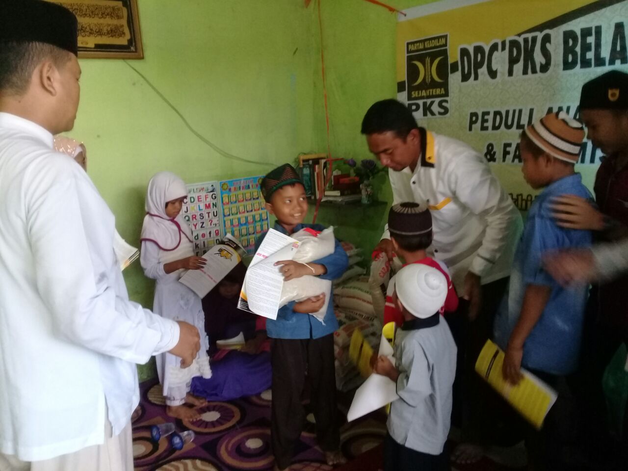 Zulham Efendi Menyantuni Anak Yatim Dan Fakir Miskin Menambah Keberkahan Bersama Melayani Rakyat