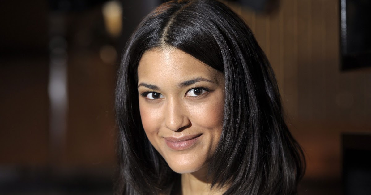 Julia Jones | Celebrity Keep | Celebrity Divorce, Religion, Political