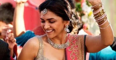 Deepika Padukon in beautiful and Hot saree photos - Beautiful Photos
