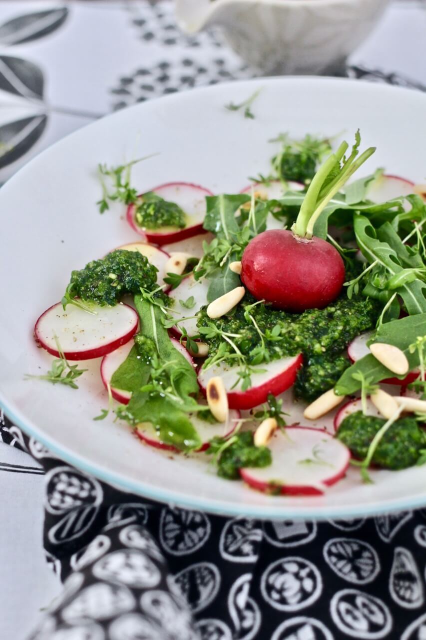 HOME OF HAPPY: KNACKIGER RADIESCHENSALAT MIT KRÄUTERDRESSING