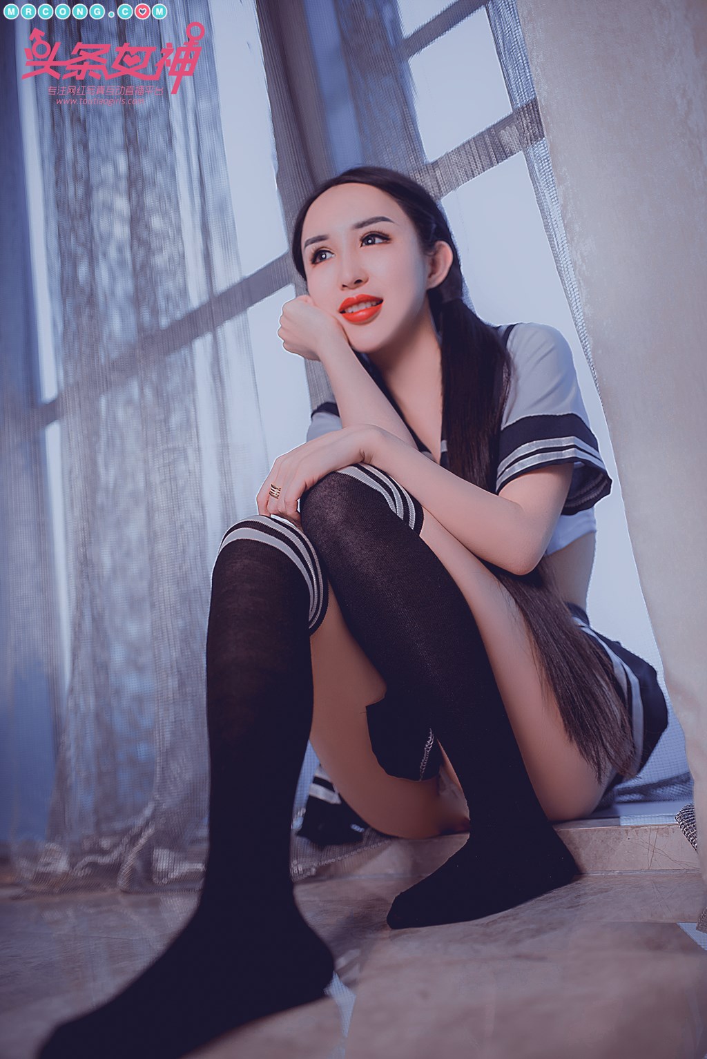 TouTiao 2018-05-13: Model Li Si Tong (李思彤) (21 photos) photo 1-11