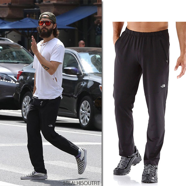 Jakke grube i live Jared Leto in black sweatpants and check print Vans in NY