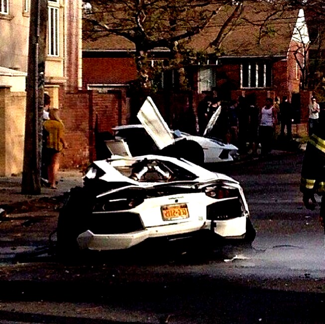 Aventador crash broken in two BBC NEWS