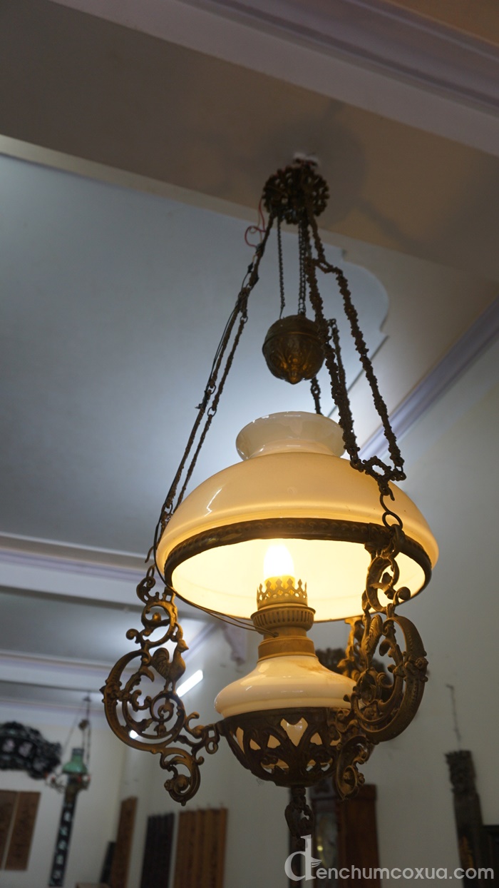 Tại sao nên treo đèn chùm hợp phong thủy cho phòng khách