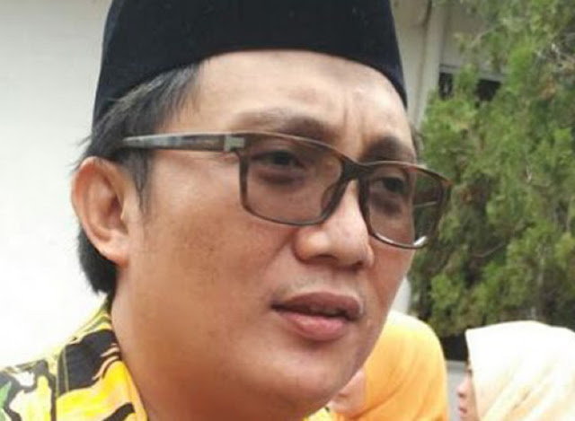 Ketua MKGR Nizwar Affandi Ceramahi Henry Yoso Soal Kekhawatiran Rocky Gerung Dibacok Orang Lampung Ketua MKGR Nizwar Affandi Ceramahi Henry Yoso Soal Kekhawatiran Rocky Gerung Dibacok Orang Lampung