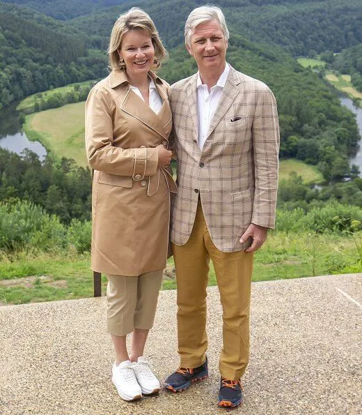 Queen Mathilde, Crown Princess Elisabeth, Prince Gabriel, Princess Eleonore and Queen Paola. beige trench coat white edge trim detail