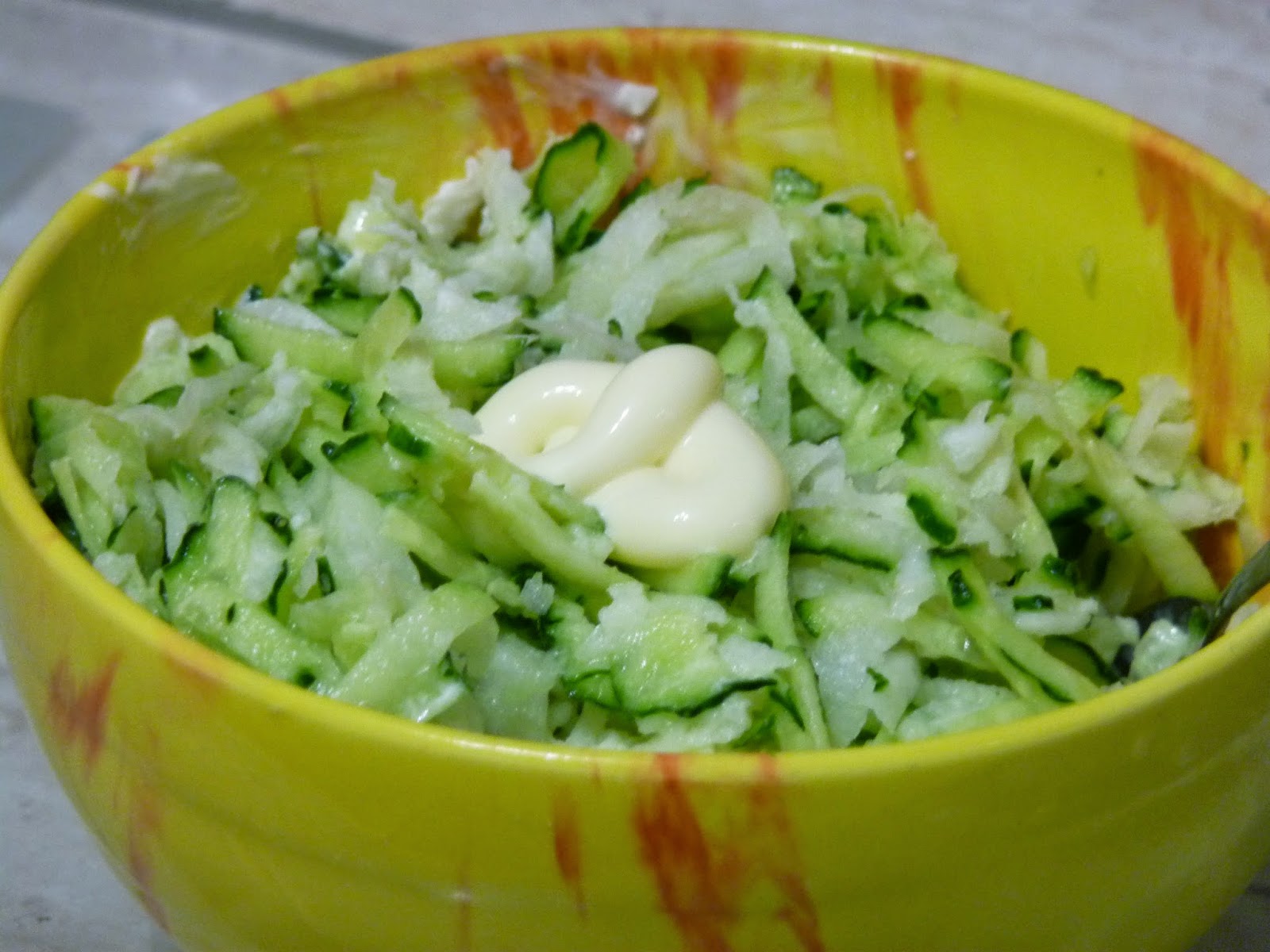 редька дайкон натертый. приготовление редьки дайкон. салат из редьки белой. редька дайкон блюда. дайкон с морковью.