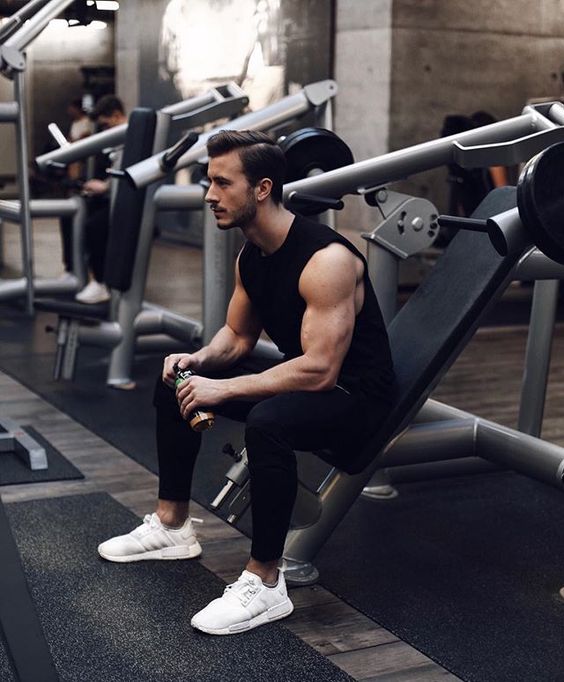 Macho Moda - Blog de Moda Masculina: Roupa de Academia Masculina: 5 Dicas para se Vestir para Treinar