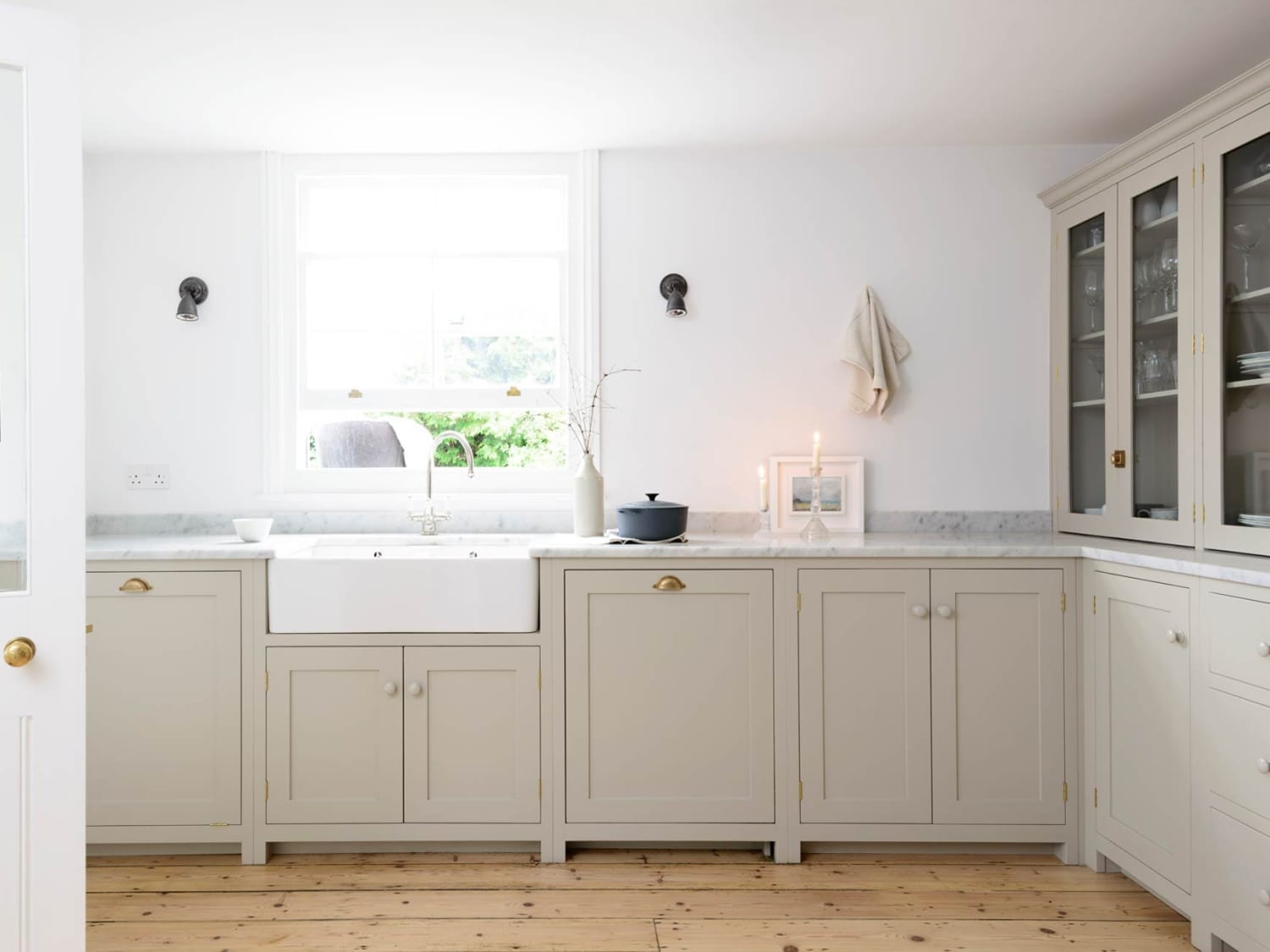 Shaker Apartment Design Wall Decoration