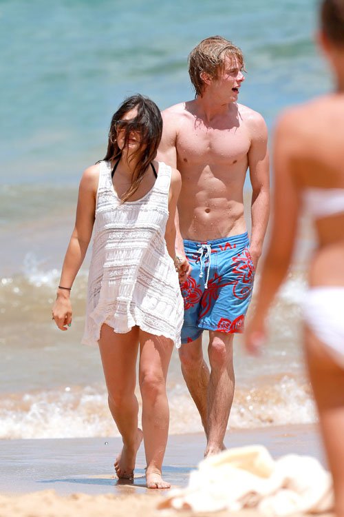 Blog de la Tele Lucy Hale y su novio Graham Rogers en la
