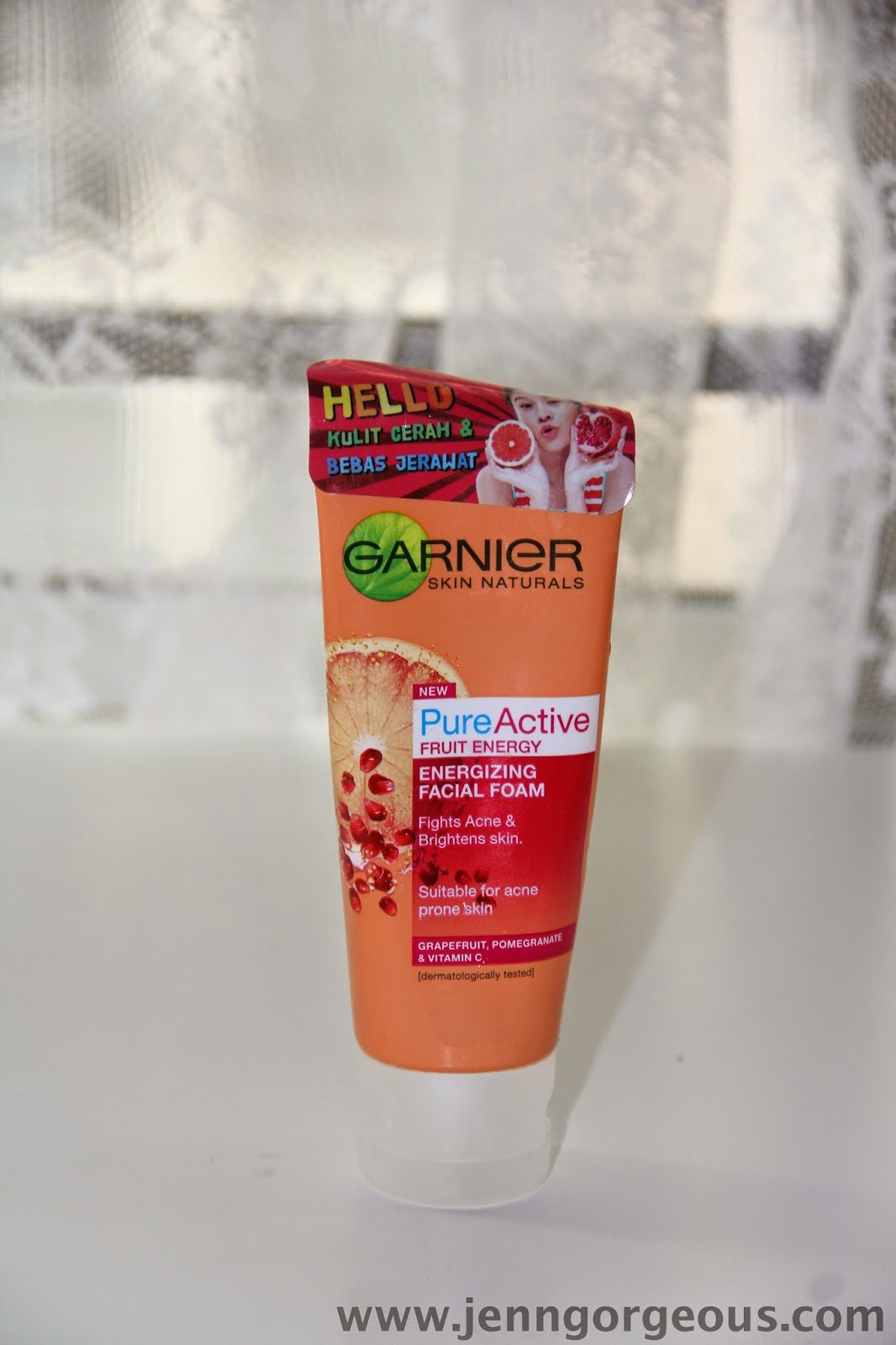 garnier pomegranate face wash