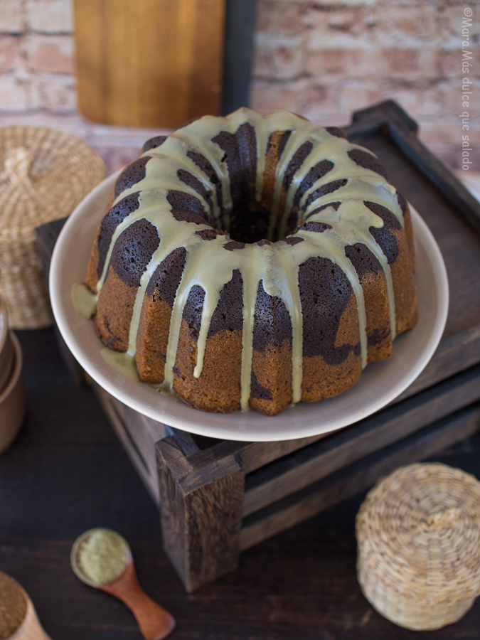 Bundt Cake marmolado de algarroba y té matcha