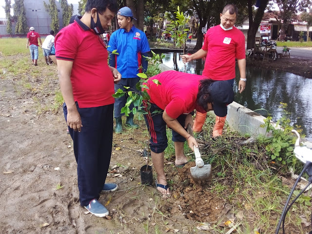 Serentak, DPC PDIP Kudus Laksanakan Bersih-bersih Aliran Sungai dan Tanam Pohon 1 IMG 20210221 WA0230
