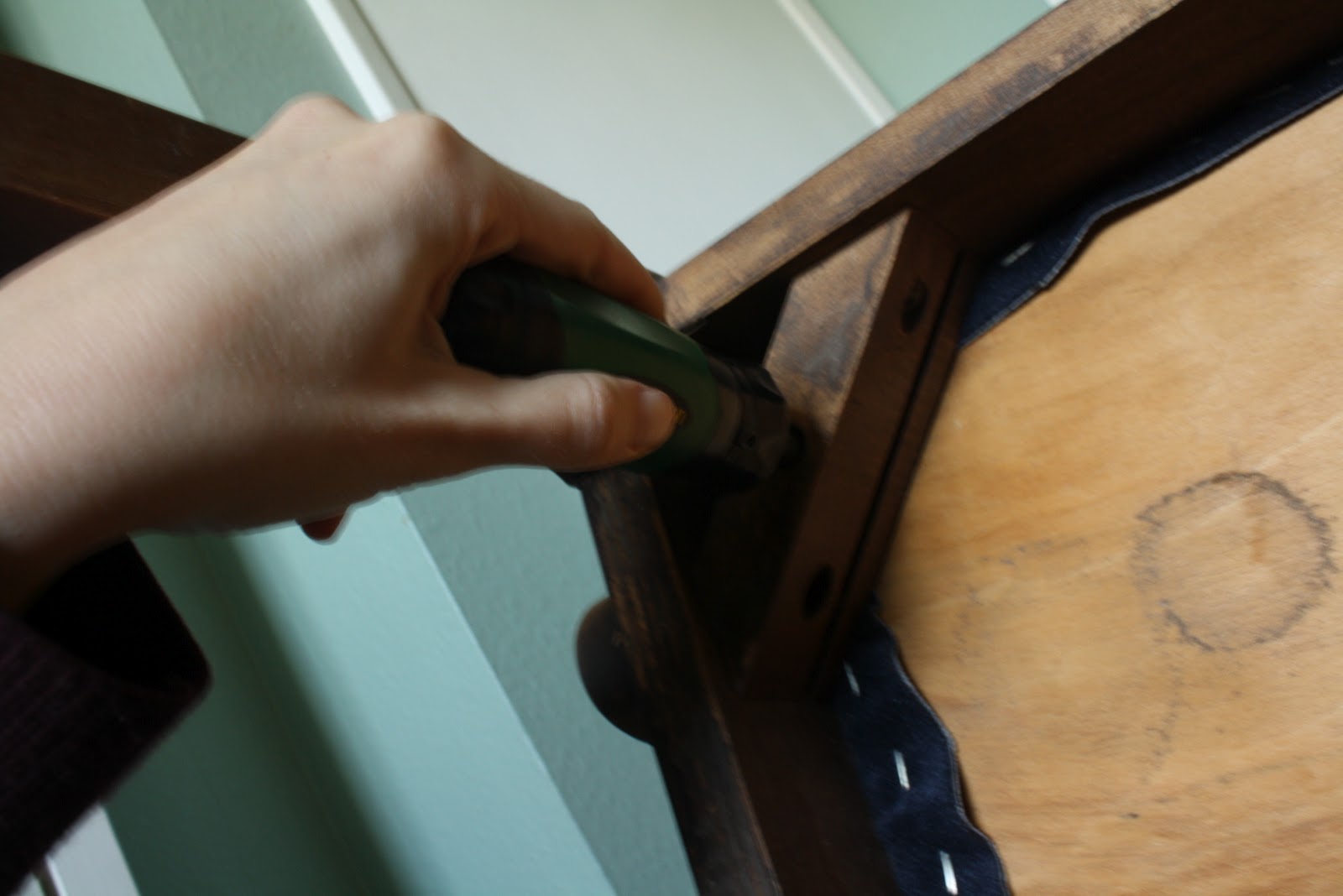 elizzaruth: How To: Simple Chair Re-Upholstery