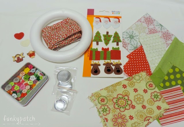 Tutorial para decorar un una corona de Navidad de porexpán con botones forrados y yo-yos