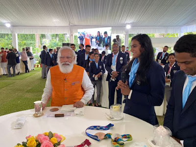 PM Narendra Modi ji & Badmiton Player P V Sindhu takes icecream